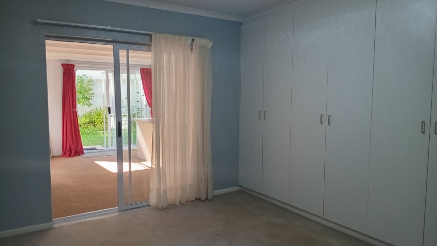 To Let 1 Bedroom Property for Rent in Loerie Park Western Cape